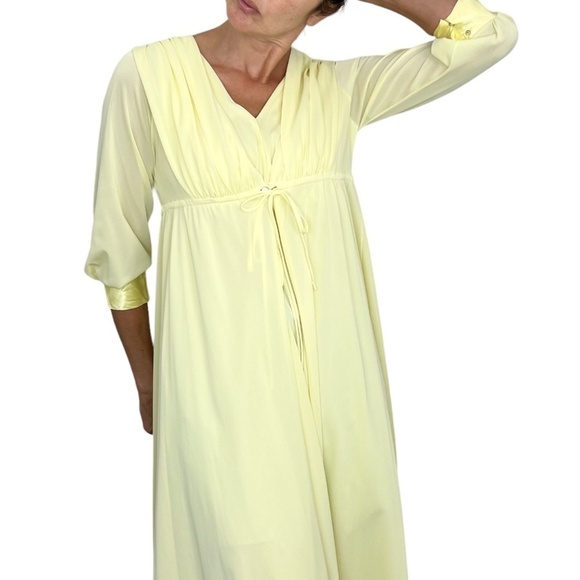 Vintage 60s 70s Cahill Montreal yellow nylon peignoir robe night gown set - Picture 1 of 16